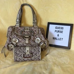 Great Condition Guess Purse & Wallet Set. ☺️